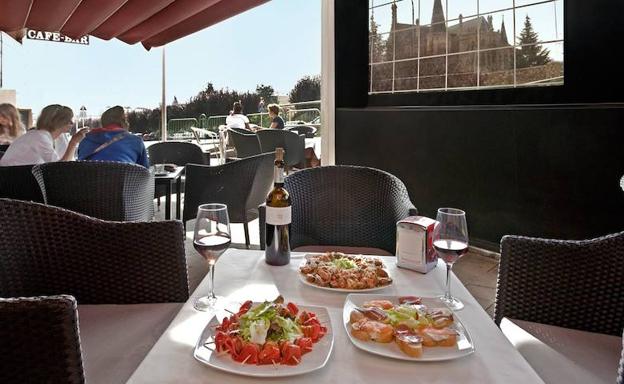 IU en Astorga pide un grupo de trabajo común para un ordenanza de terrazas que armonice todos los intereses