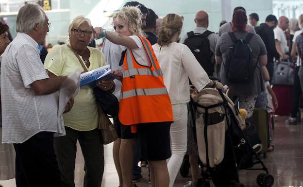 «Última oportunidad» para evitar una solución forzada, advierte el Gobierno a los vigilantes de El Prat