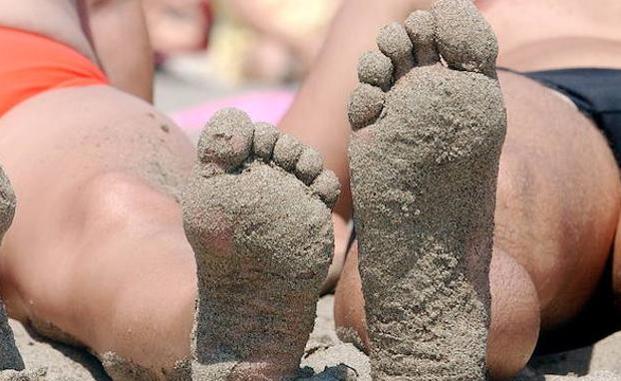 El truco definitivo para quitarte la arena de los pies