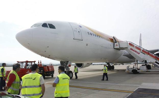 Iberia pone en marcha un ERE voluntario para 955 empleados