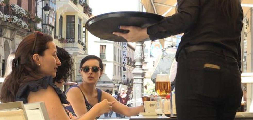 El sector servicios gana 13.300 ocupados desde 2008 procedentes de la construcción, industria y agricultura