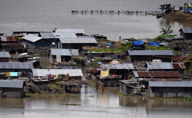 Al menos 800 muertos por inundaciones en el sur de Asia