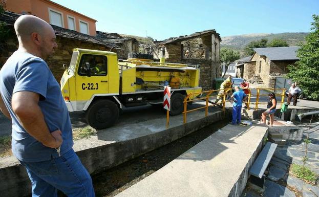 «Esto es un infierno, y no sabemos lo que durará», aseguran los evacuados por las llamas