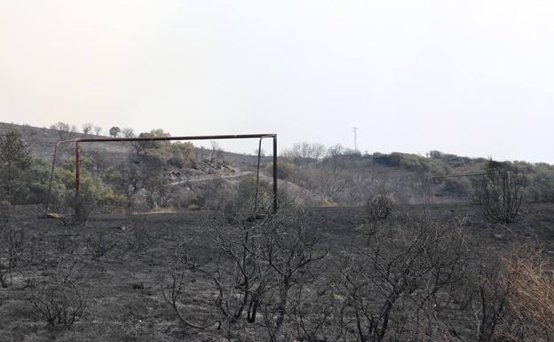 El fuego se ceba y consume a la comarca leonesa de La Cabrera