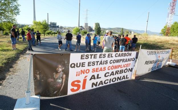 Los empleados de Astur Leonesa apelan a la unión de Junta y Principado a fin de salvar la minera