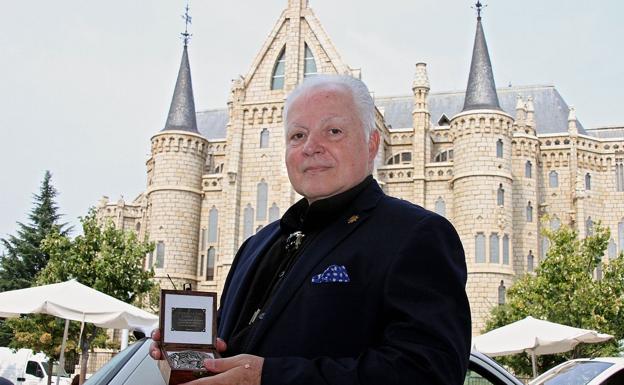 Javier de la Rosa recibe «como un alto honor» la Medalla del Bimilenario de Astorgano