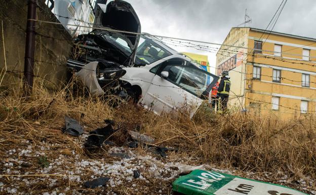 Cinco heridos, entre ellos dos bebés, en un accidente en Veguellina de Órbigo