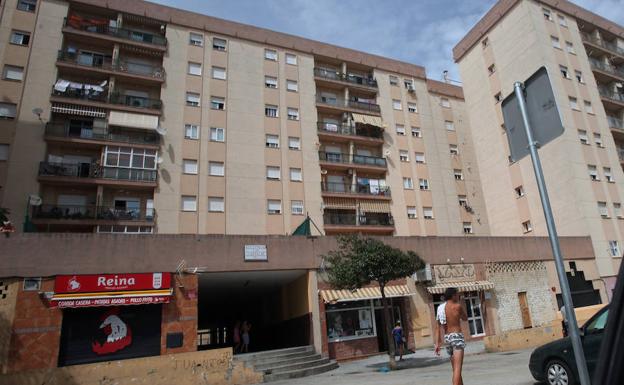 Un padre y su hijo, a prisión por matar a un joven a puñaladas en Algeciras