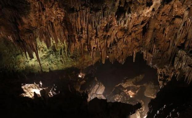 La Cueva de Valporquero supera ya los 56.000 visitantes con un incremento del 5% desde su apertura en marzo