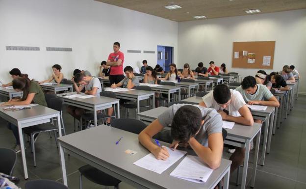 Las recuperaciones de 2º de Bachillerato y la selectividad de septiembre pasarán a julio