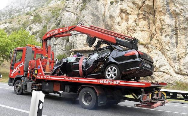 Cinco fallecidos tras una colisión entre un turismo y un camión en Burgos