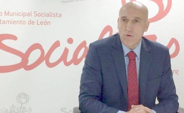 El PSOE pide a Silván que asuma la realidad de una ciudad que va con retraso en todo por su gestión