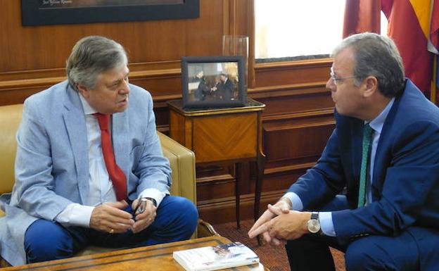 El padre de Leopoldo López lanza desde León un grito de auxilio por una Venezuela libre y recuerda que protestar no es un crimen