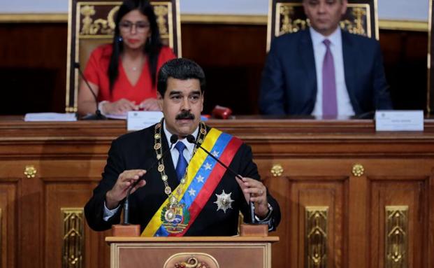 Maduro sube los salarios un 40% y endurece el control de precios