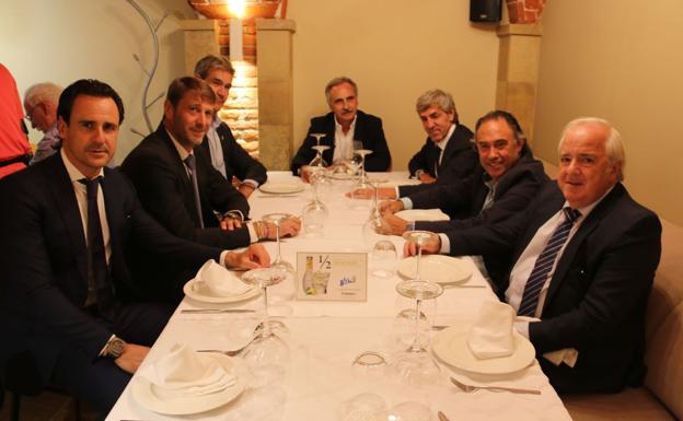Comida de confraternidad entre las directivas de los clubes