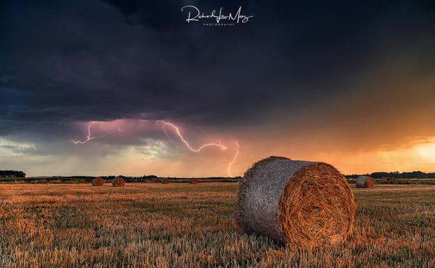 Una tormenta en el Órbigo se lleva el tercer premio en el Concurso Nacional de fotografía de Salamanca