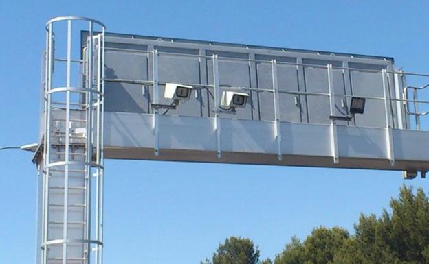 Restricción simpatía Perfecto Seis cámaras de la DGT vigilarán en León el uso del cinturón de seguridad |  leonoticias