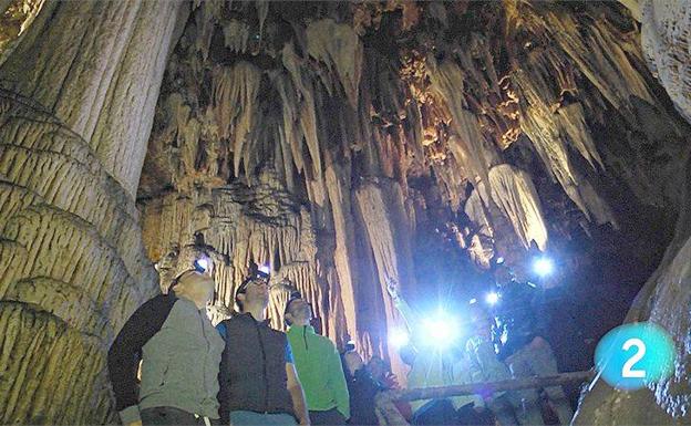 La Cueva de Valporquero será protagonista en el Canal Internacional y La 2 de TVE