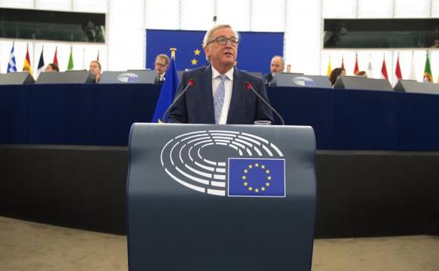 Juncker recuerda la «obligación» de cumplir las sentencias judiciales