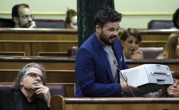 Rufián, impresora en mano: «Tengo una papeleta, pero es para consumo propio»