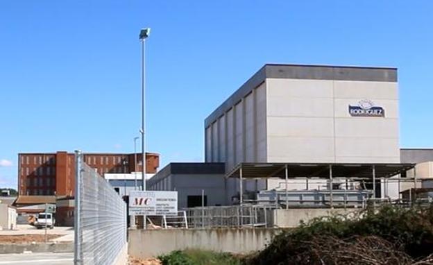 Embutidos Rodríguez encara la fase de pruebas de su nueva factoría y recupera 226 empleados