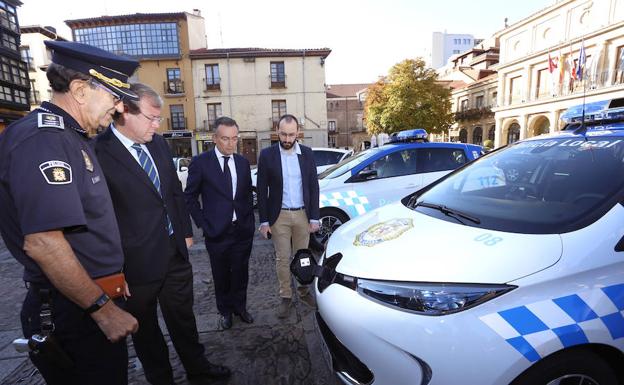 La Policía Local incorpora a su flota dos vehículos «cien por cien» eléctricos