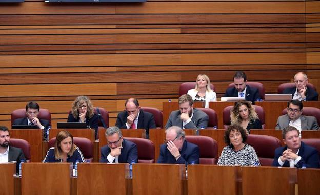 La comisión de las eólicas y Arroyo-Portillo incorpora la investigación sobre las oficinas en el exterior