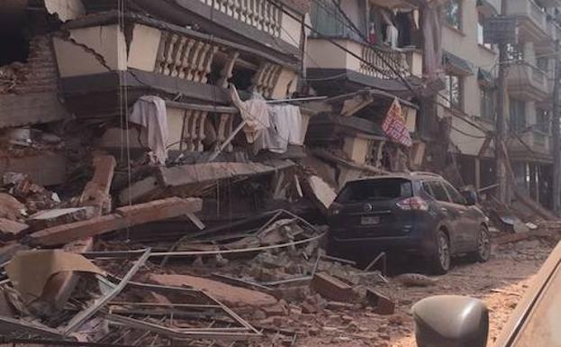 La 'familia' de leoneses en México se unen a las labores de búsqueda de supervivientes y de suministro de alimentos: «Estamos impactados, ha sido horrible»