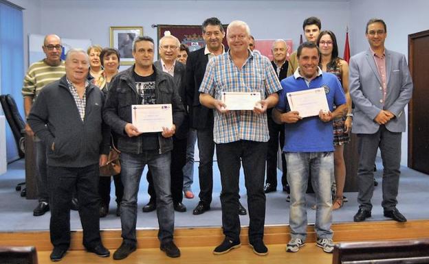 Sahagún homenajea a cuatro donantes de sangre de la comarca