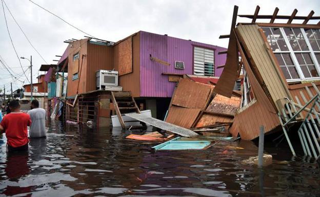 Al menos 13 muertos en Puerto Rico tras el paso del huracán María