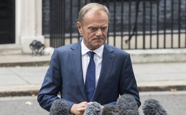 Tusk avisa a May de que no hay «avances suficientes» en la negociación del 'Brexit'