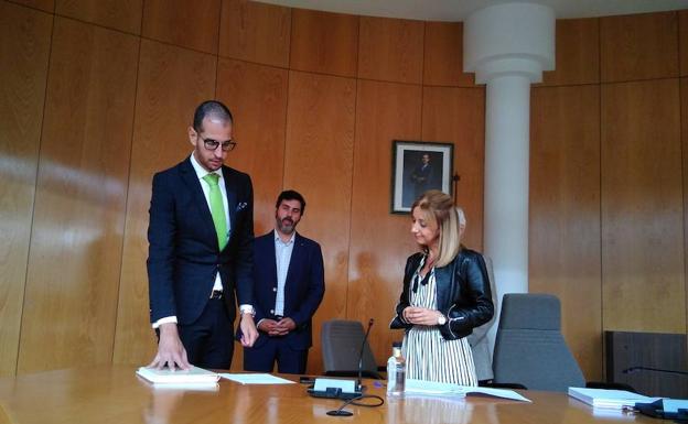 El PP vota en contra del Plan Económico Financiero y Alonso de Goya toma posesión como concejal