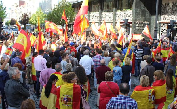 Medio millar de leoneses salen a la calle para reclamar la unidad de España