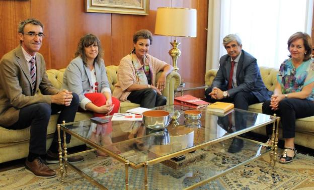 ULE y Universidad Miguel Hernández de Elche estudian posibles vías de colaboración entre ambas instituciones académicas