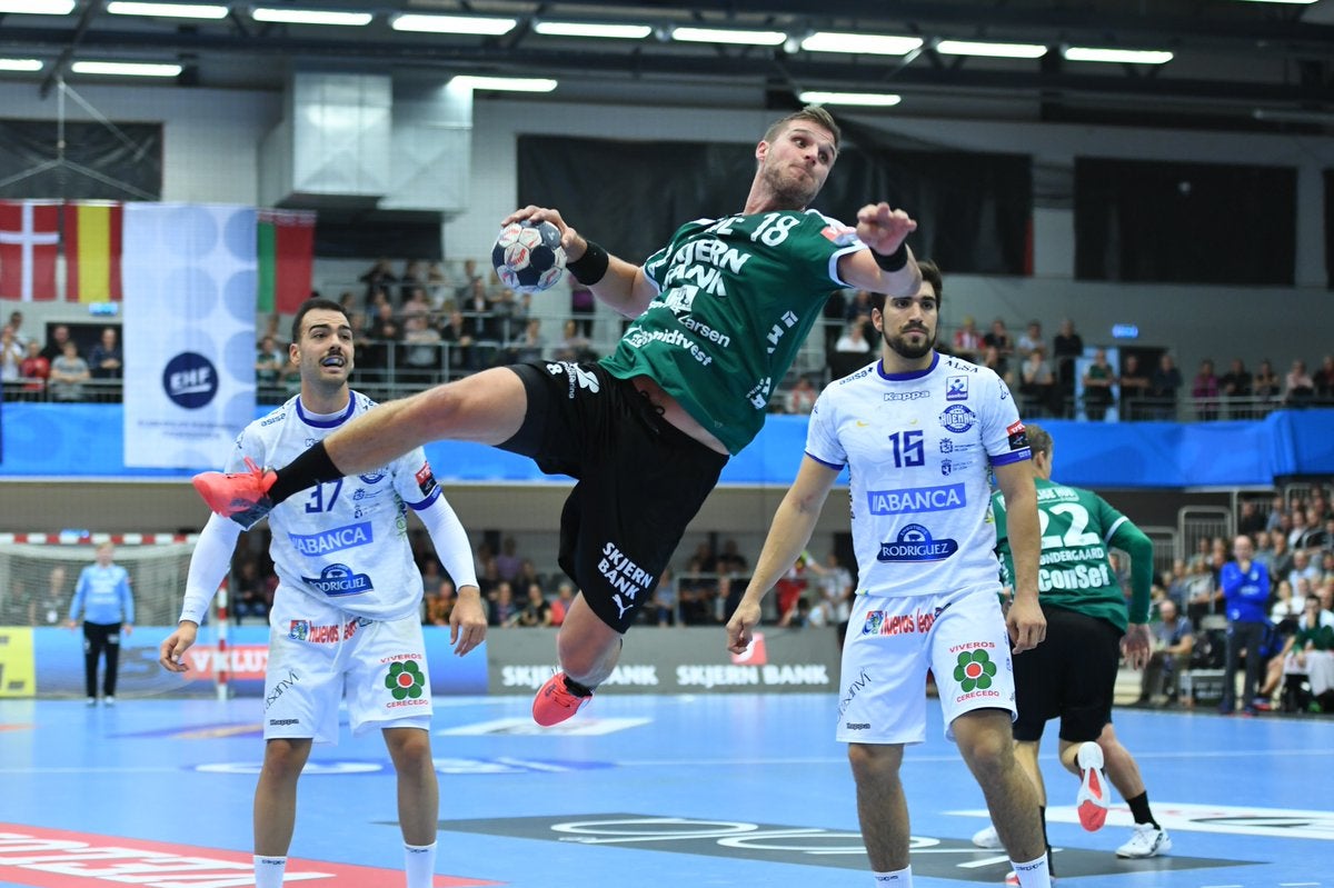 Skjern 33-25 Abanca Ademar