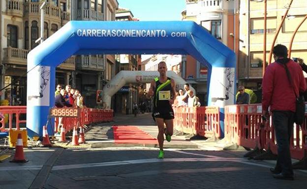 Sánchez arrasa en la Media Maratón 'Vía de la Plata'