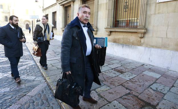 La familia Larralde recibe con «estupor» la absolución de la mujer de Roberto y anuncia el «más enérgico» recurso