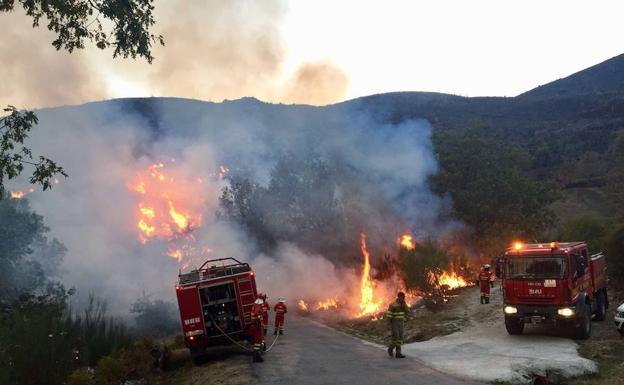 La UME envía 120 efectivos de apoyo a los incendios que asolan Galicia