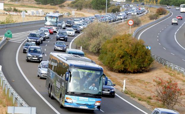 El puente de El Pilar se salda con dos fallecidos y nueve heridos en las carreteras de la Comunidad