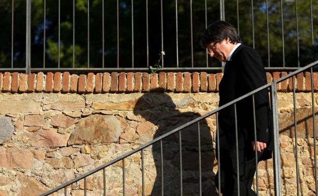 Puigdemont replica a Rajoy que suspendió «el mandato» de crear la República de Cataluña para «dialogar»