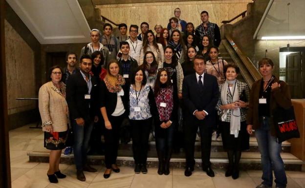 García-Prieto recibe a alumnos de Polonia, Italia, Portugal y de ‘Las Carmelitas’ que participan en el programa Erasmus+