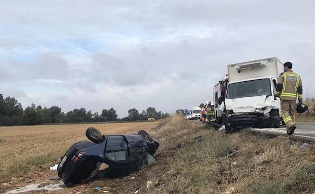 Tres fallecidos, entre ellos un niño, en un choque entre dos vehículos en Badajoz