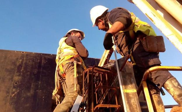 Cuatro condenados por las lesiones de un encofrador que trabajaba en las obras de la A-60 en Santas Martas