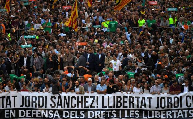 Clamor masivo al grito de «no pasarán»