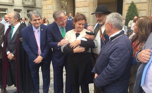 Silván apela a la pronta llegada del AVE a Asturias para mejorar las relaciones entre ambos territorios