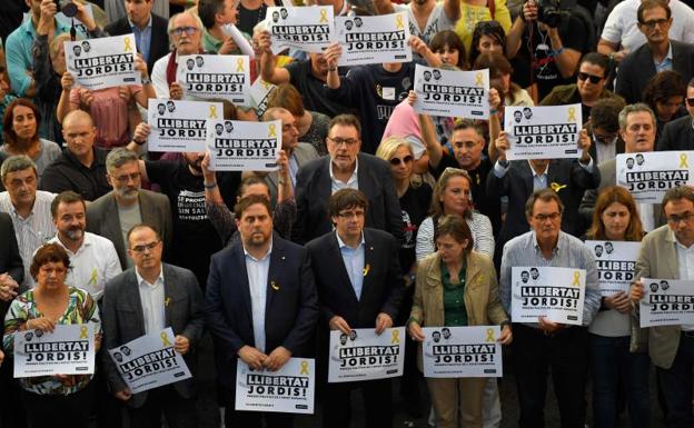 Turull afirma que no está «sobre la mesa» que Puigdemont convoque elecciones