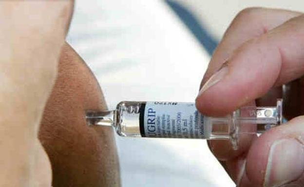 La ULE analiza la escasa vacunación de los profesionales sanitarios contra la gripe A