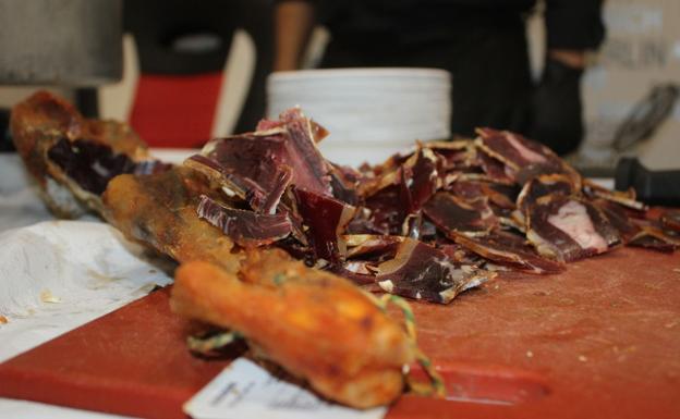 La cecina de chivo, el sabor de la excelencia, reina de Vegacervera