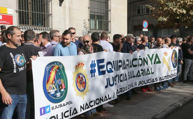 Más de 1.000 policías nacionales y guardias civiles en León luchan por la equiparación salarial