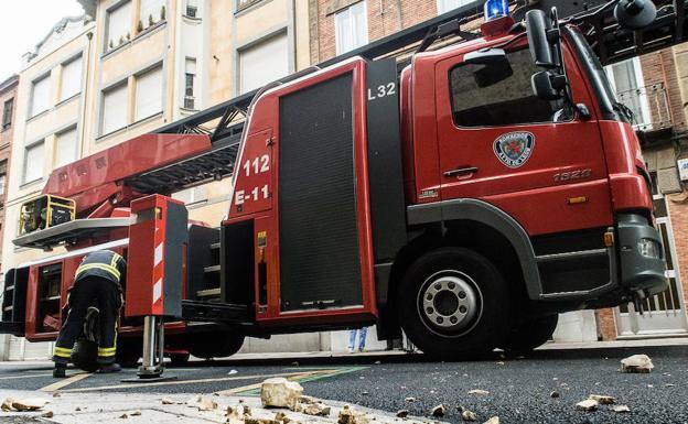 Un incendio en una caseta abandonada en Villadangos obliga a intervenir a los Bomberos